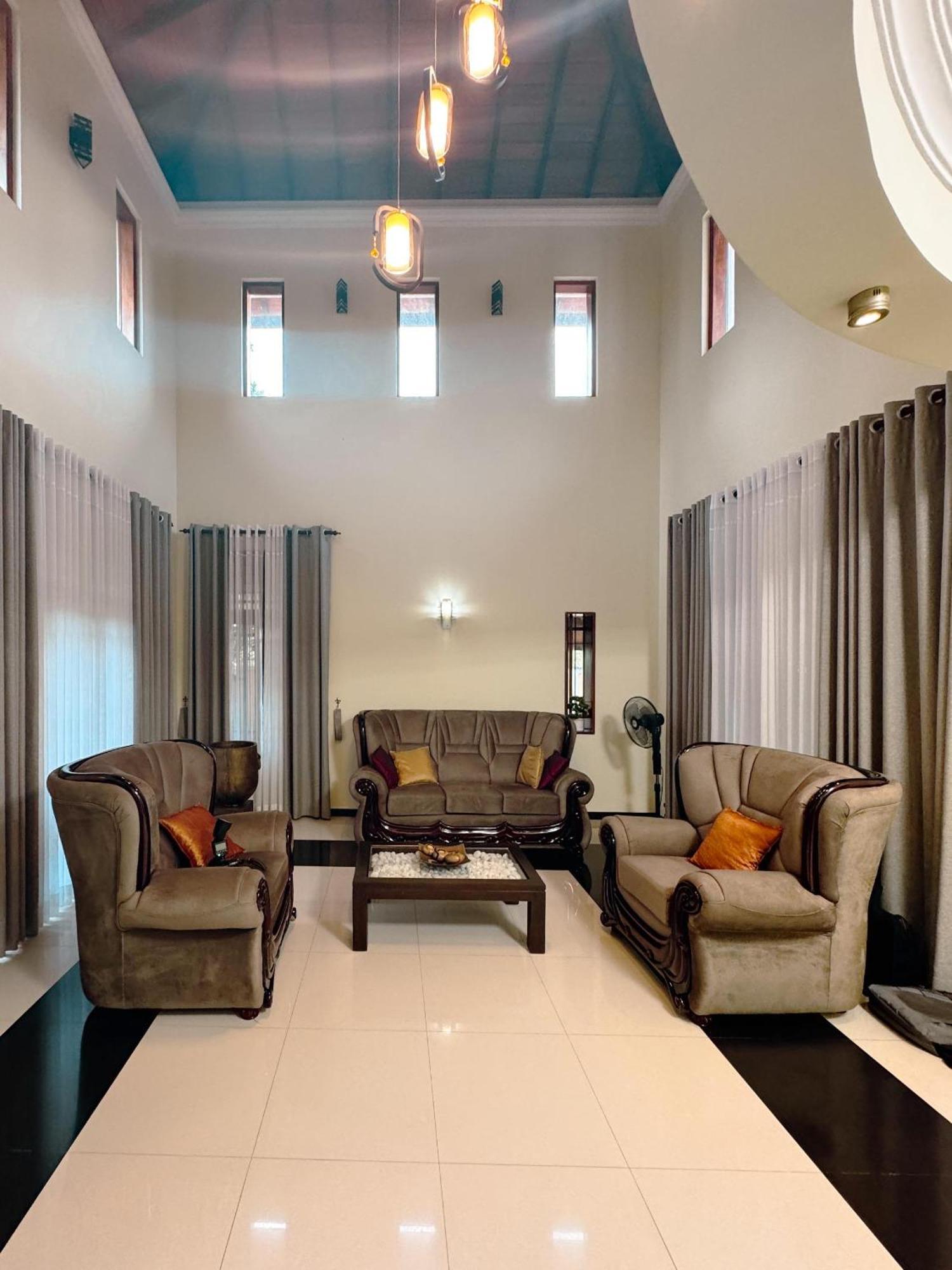 Bigcity Villa - Airport Transit Hotel Катунаяка Екстер'єр фото